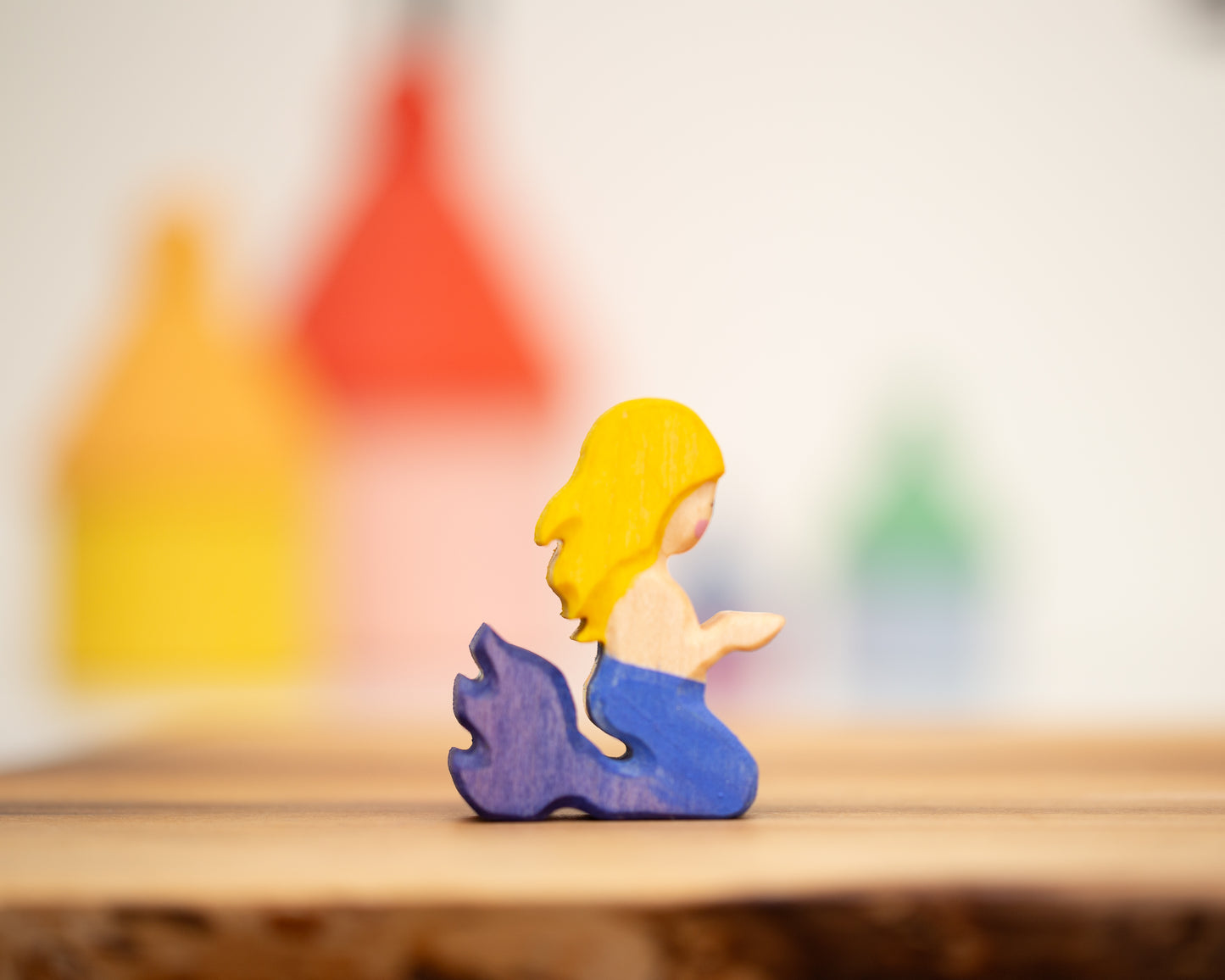 Kneeling blue/blue mermaid with blind hair