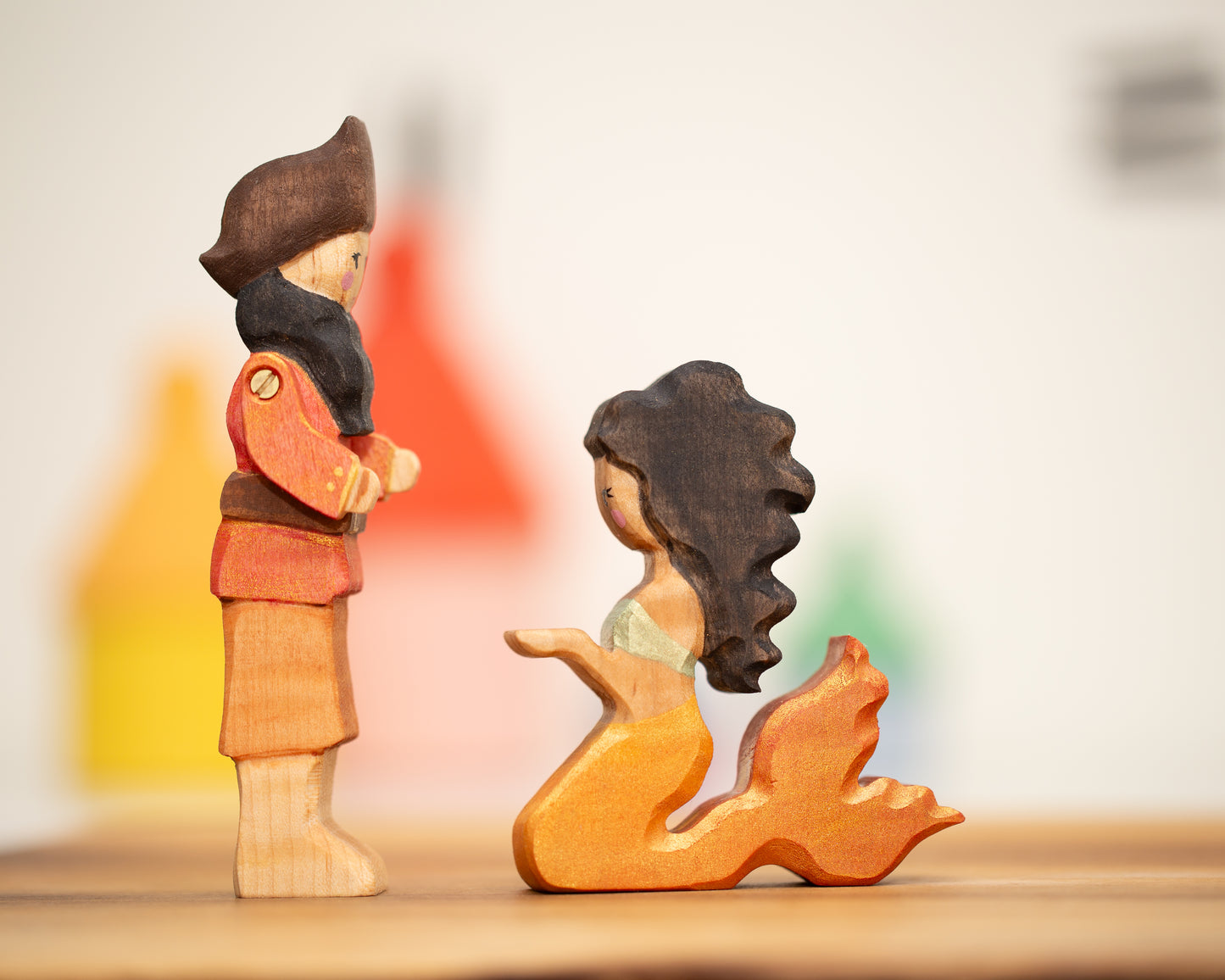 Adult kneeling mermaid orange/orange with black hair